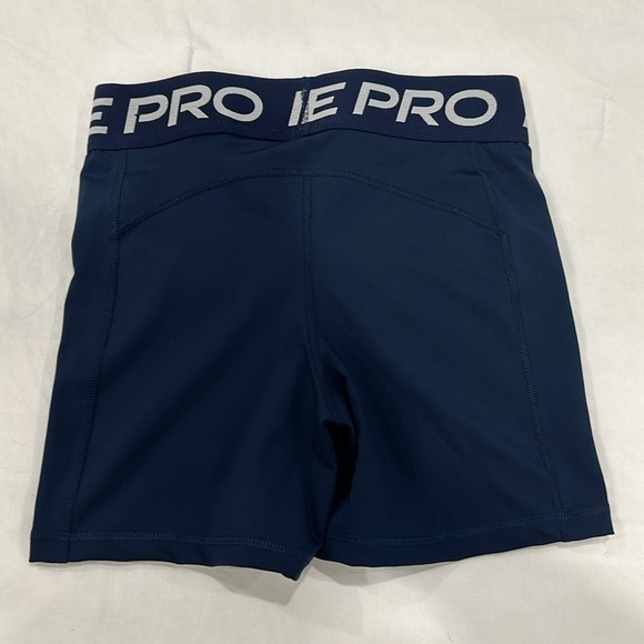 Nike Pro 365 - Picture 2 of 4